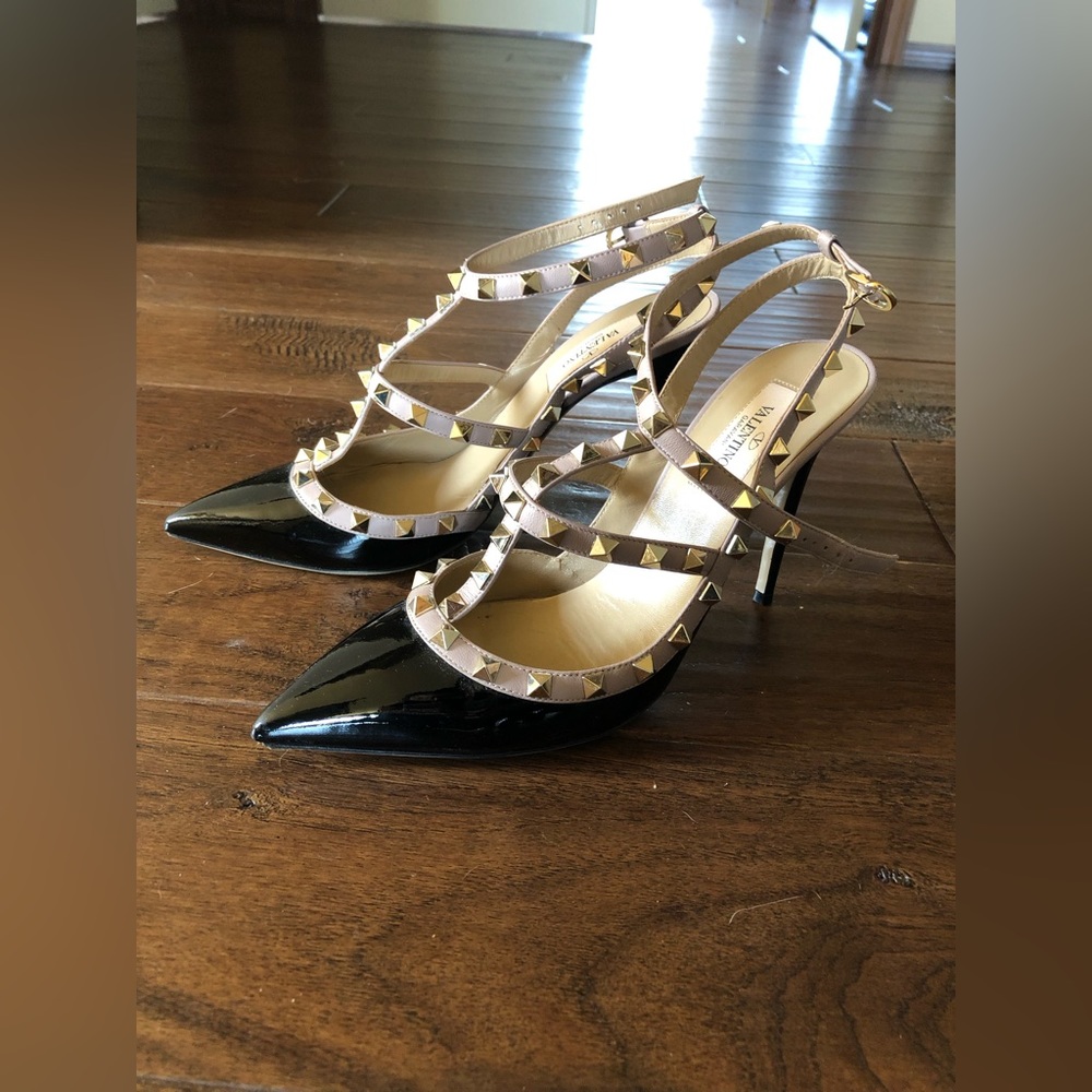 Valentino Rockstud Strap Heels Black Patent Leather 39.5 in EXCELLENT, MINT!!!